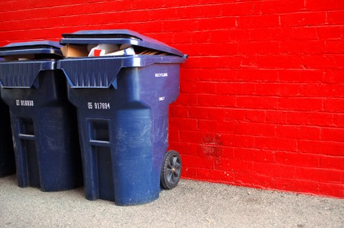 Recycling enclosed skip facilitating eco-friendly waste management